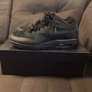 Nike Air Max 1 Flyknit